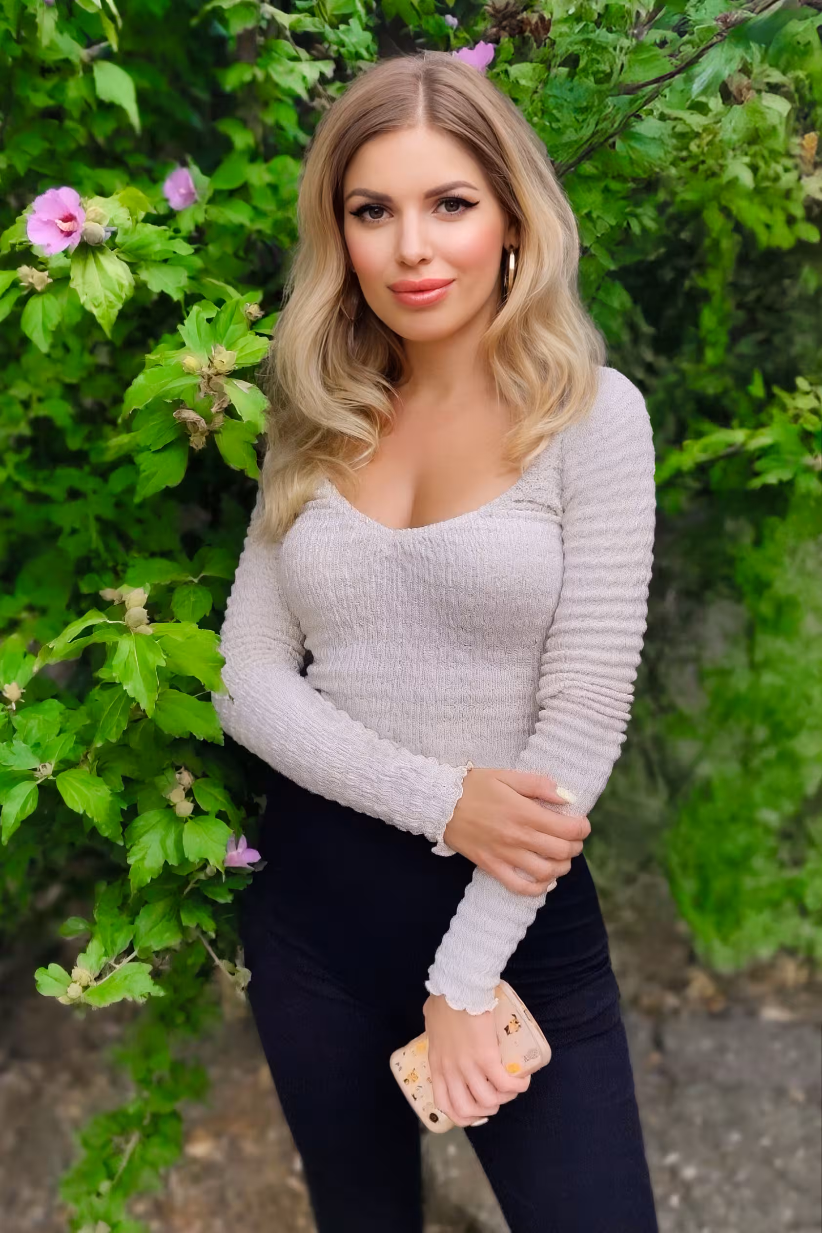 Anna  dating russian woman in usa