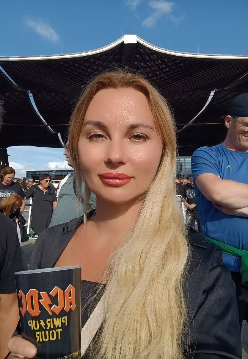 Yulia russian dating app pics