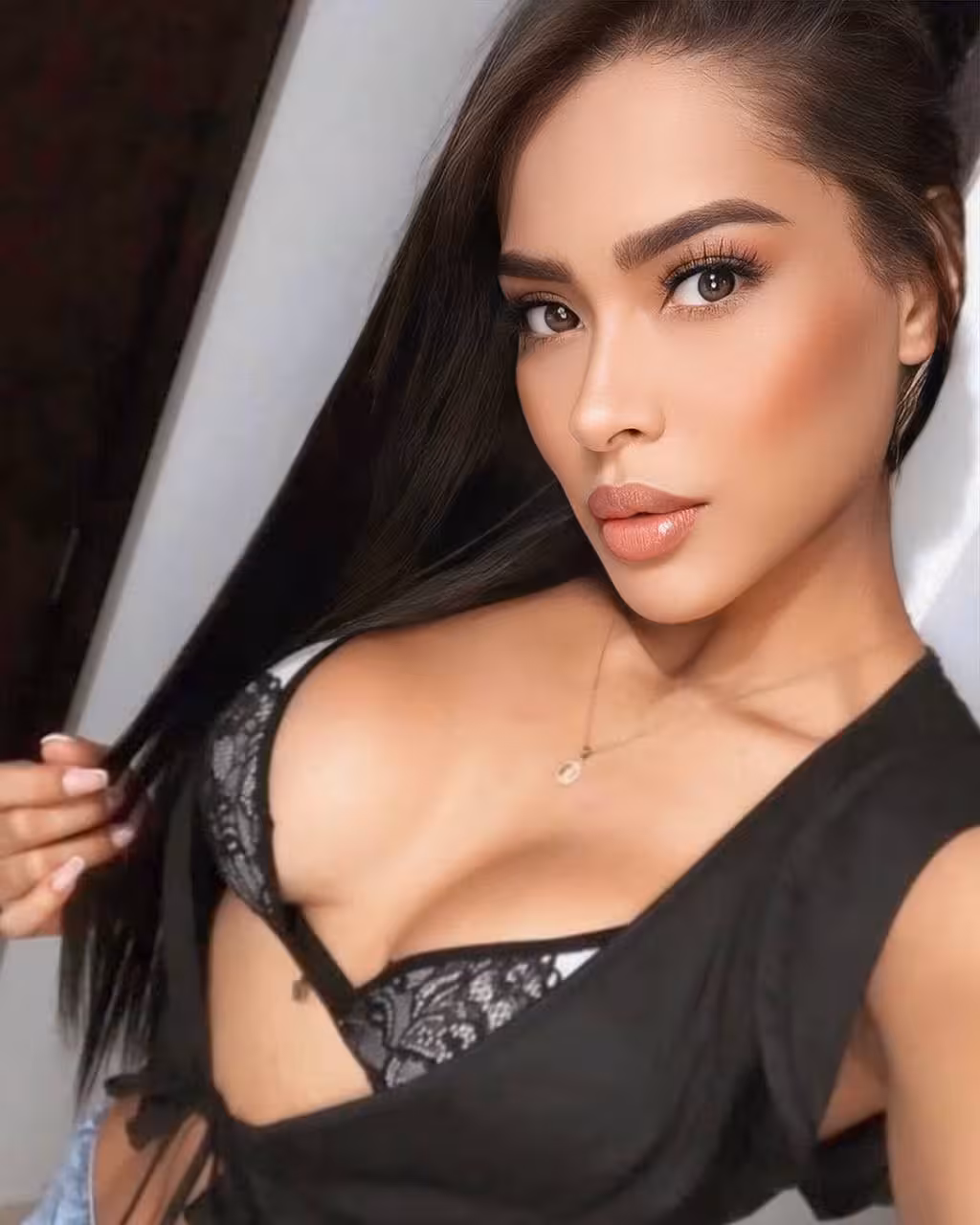 MELISA 33 Medellin Colombia Looking for a man who inspires his bride
