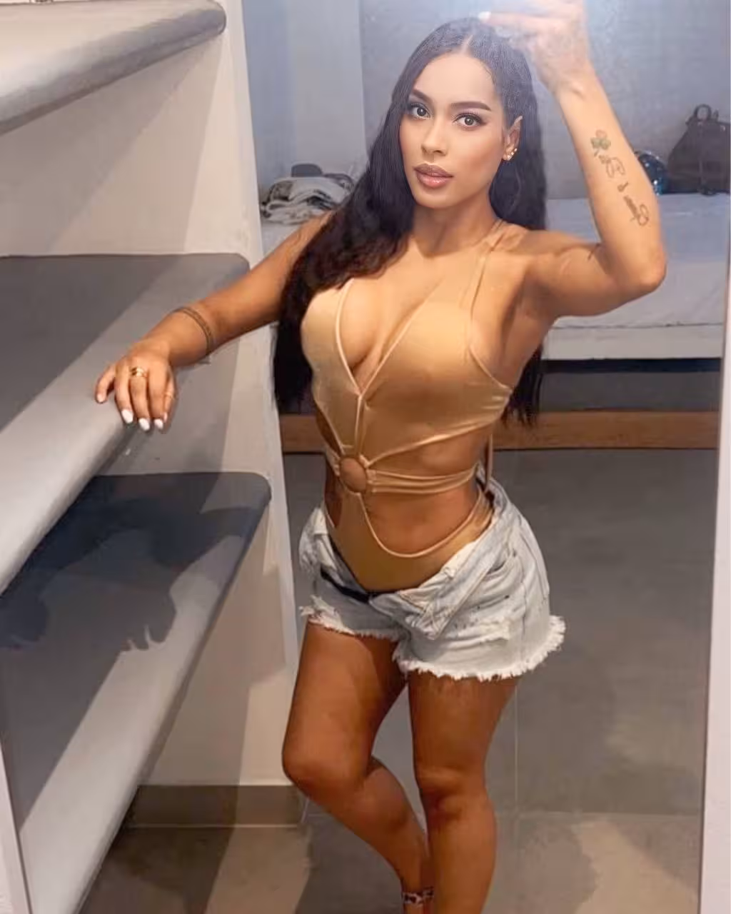 MELISA 33 Medellin Colombia Looking for a man who inspires his bride