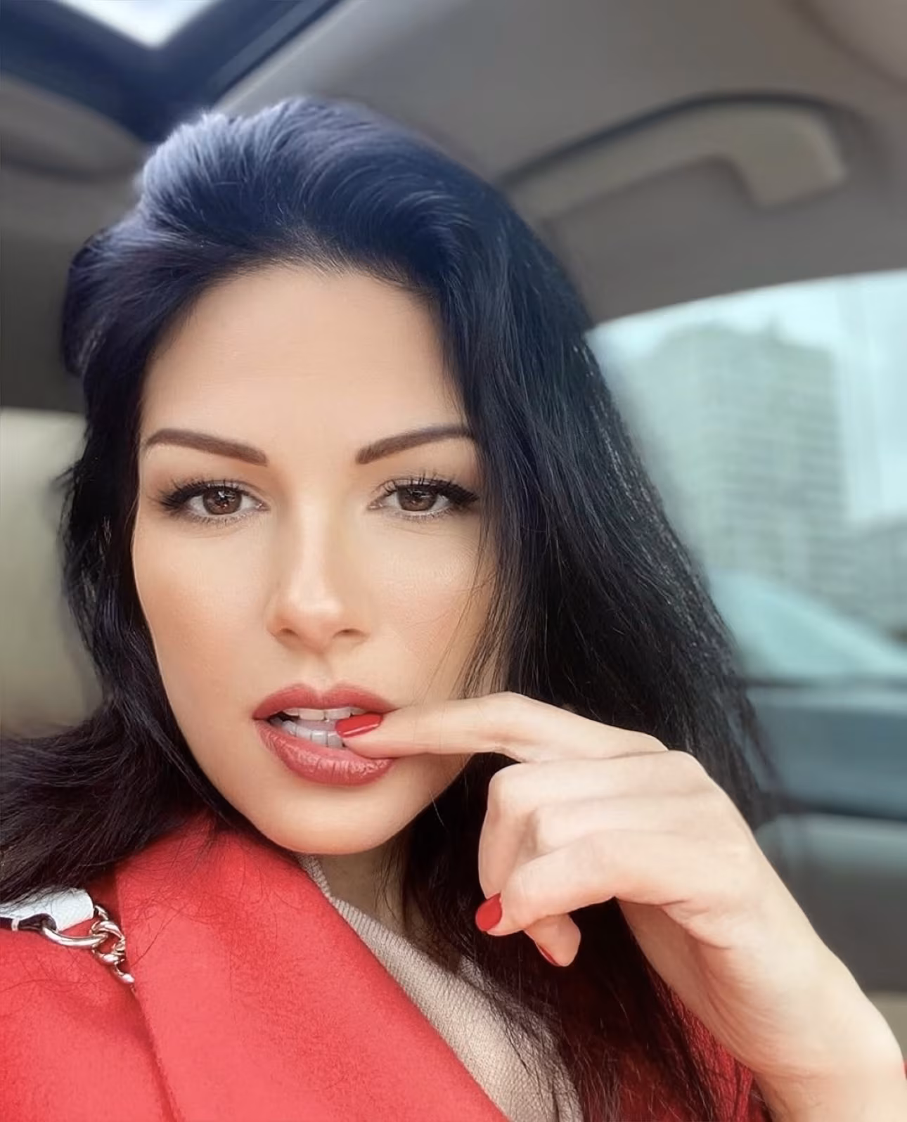 Yaroslava 43 Kyiv Ukraine I am ready to be a nurturing bride