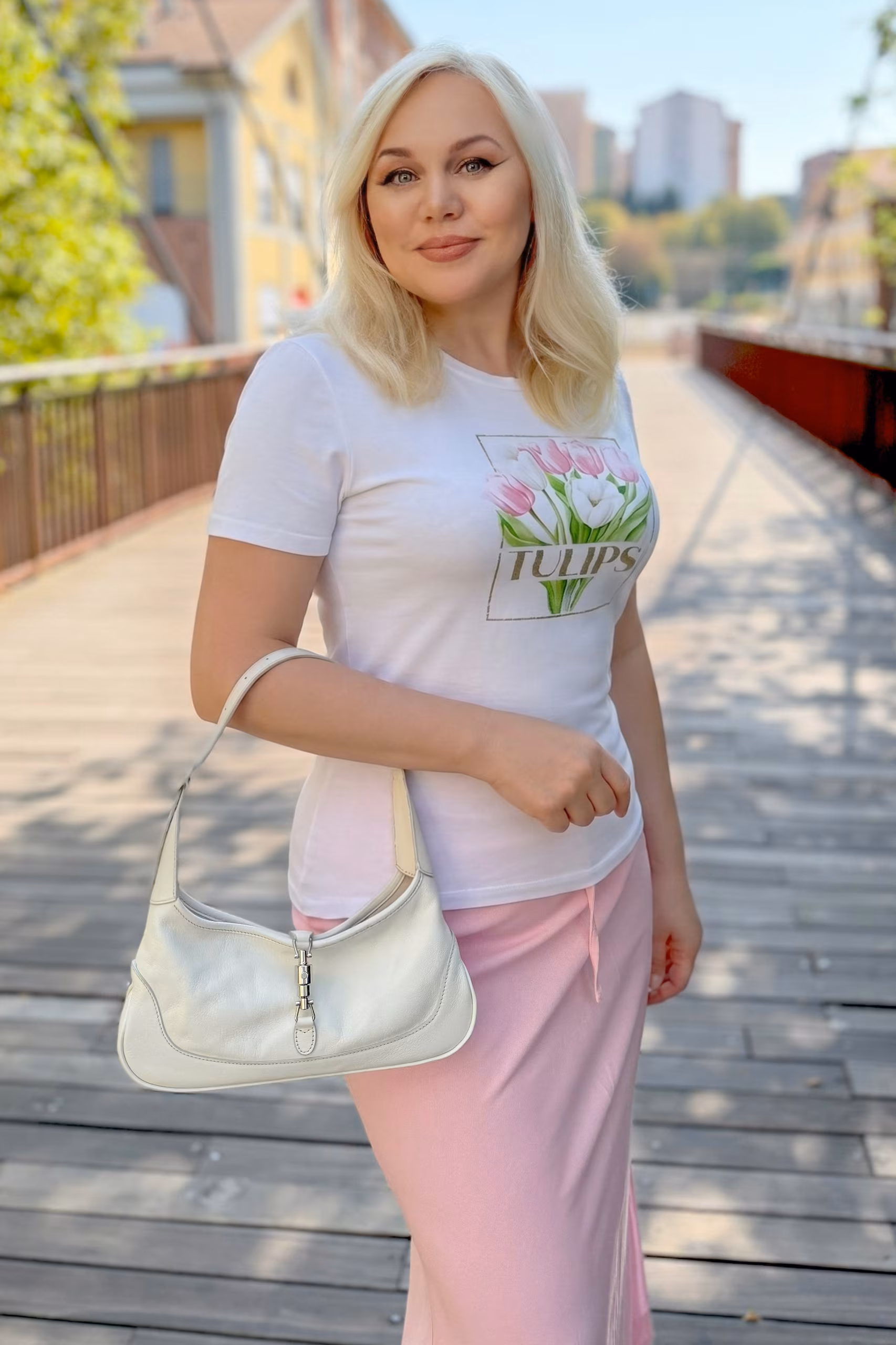 Elena 51 Miagliano Italy Looking for a gentleman who wants a bride