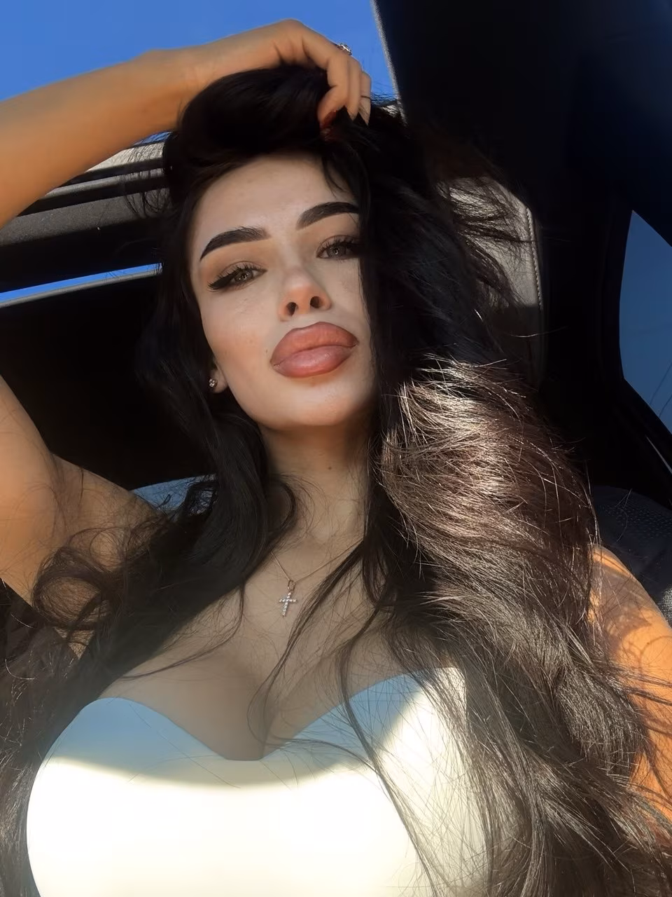 Daniela 24 Bucharest Romania Ready to be a compassionate and caring bride