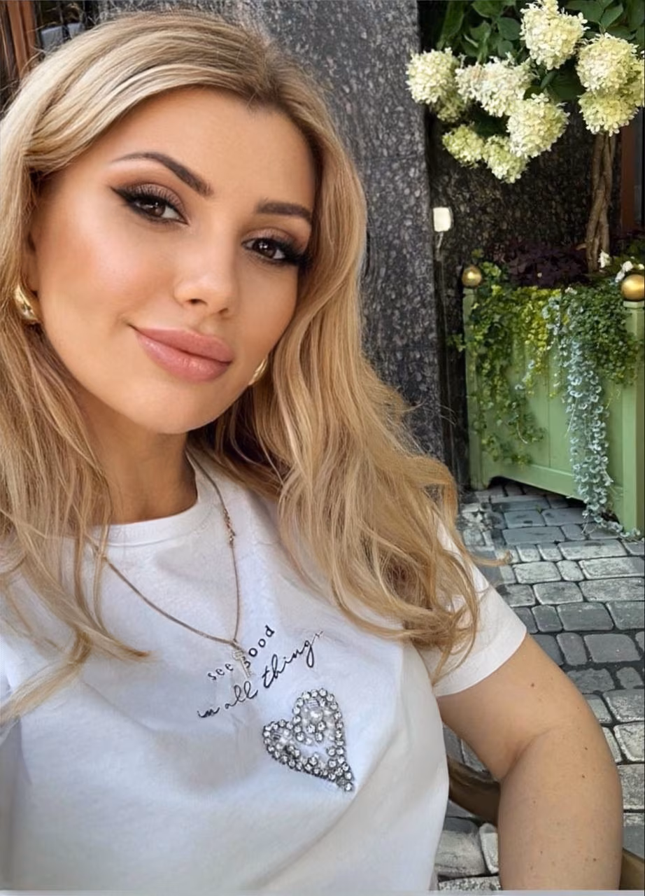 Maryna 36 Beijing/Kyiv China I am prepared to be your loyal bride