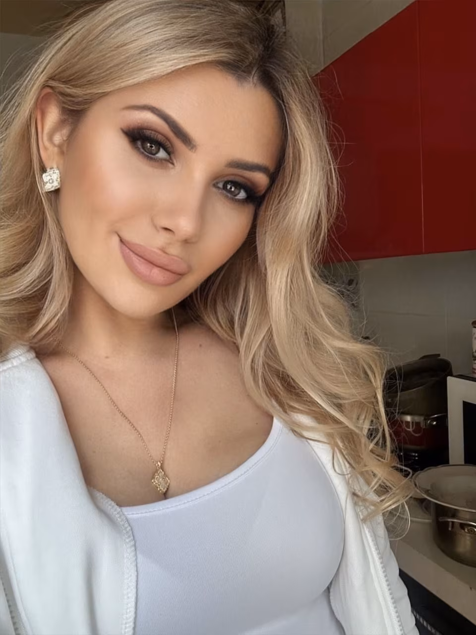 Maryna 36 Beijing/Kyiv China I am prepared to be your loyal bride