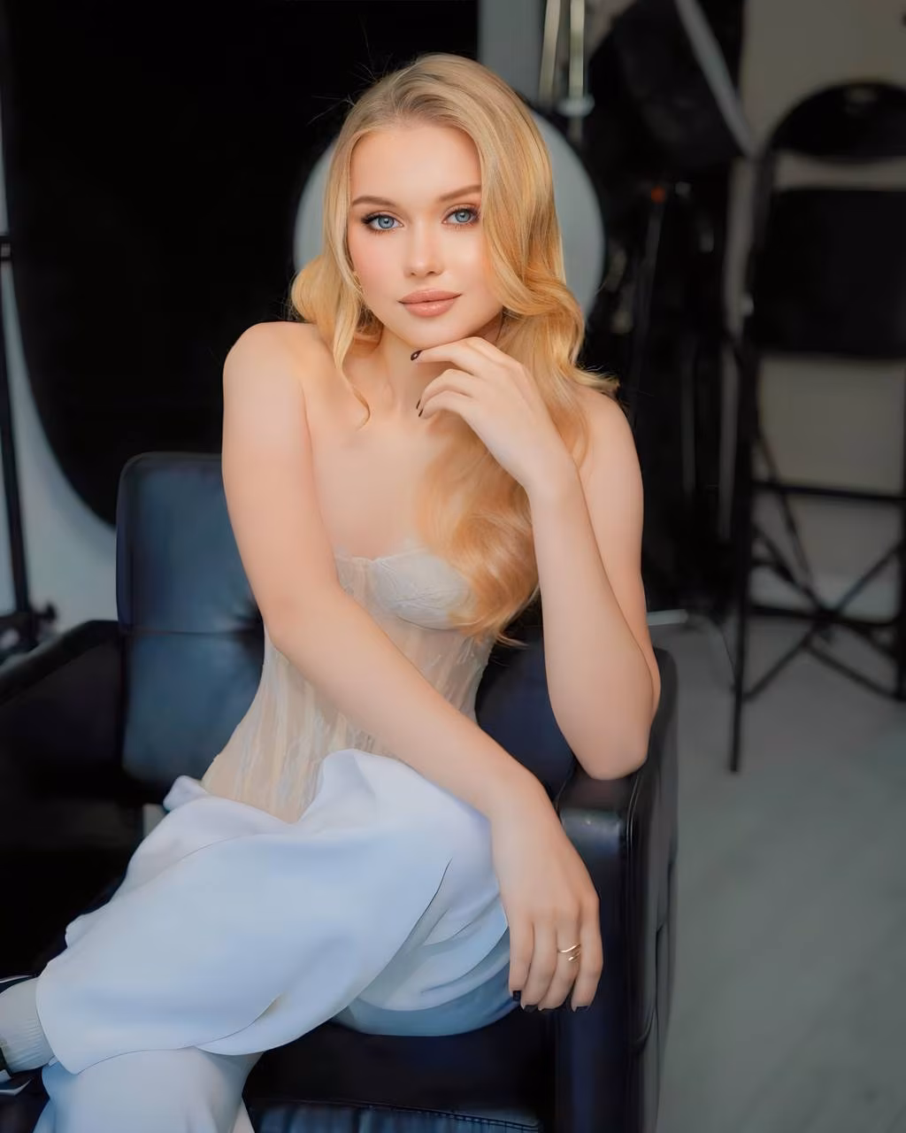 Anastasiia 19 Lutsk Ukraine I am waiting to become your bride