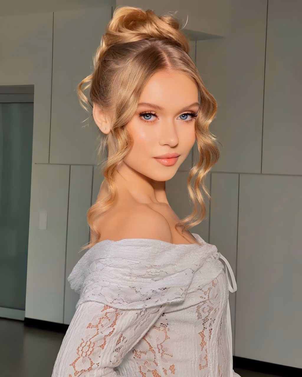 Anastasiia 19 Lutsk Ukraine I am waiting to become your bride