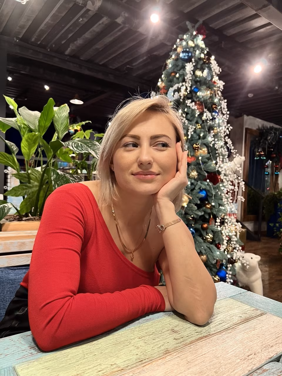 Lina 40 Kyiv   Ukraine I want to be a traditional bride