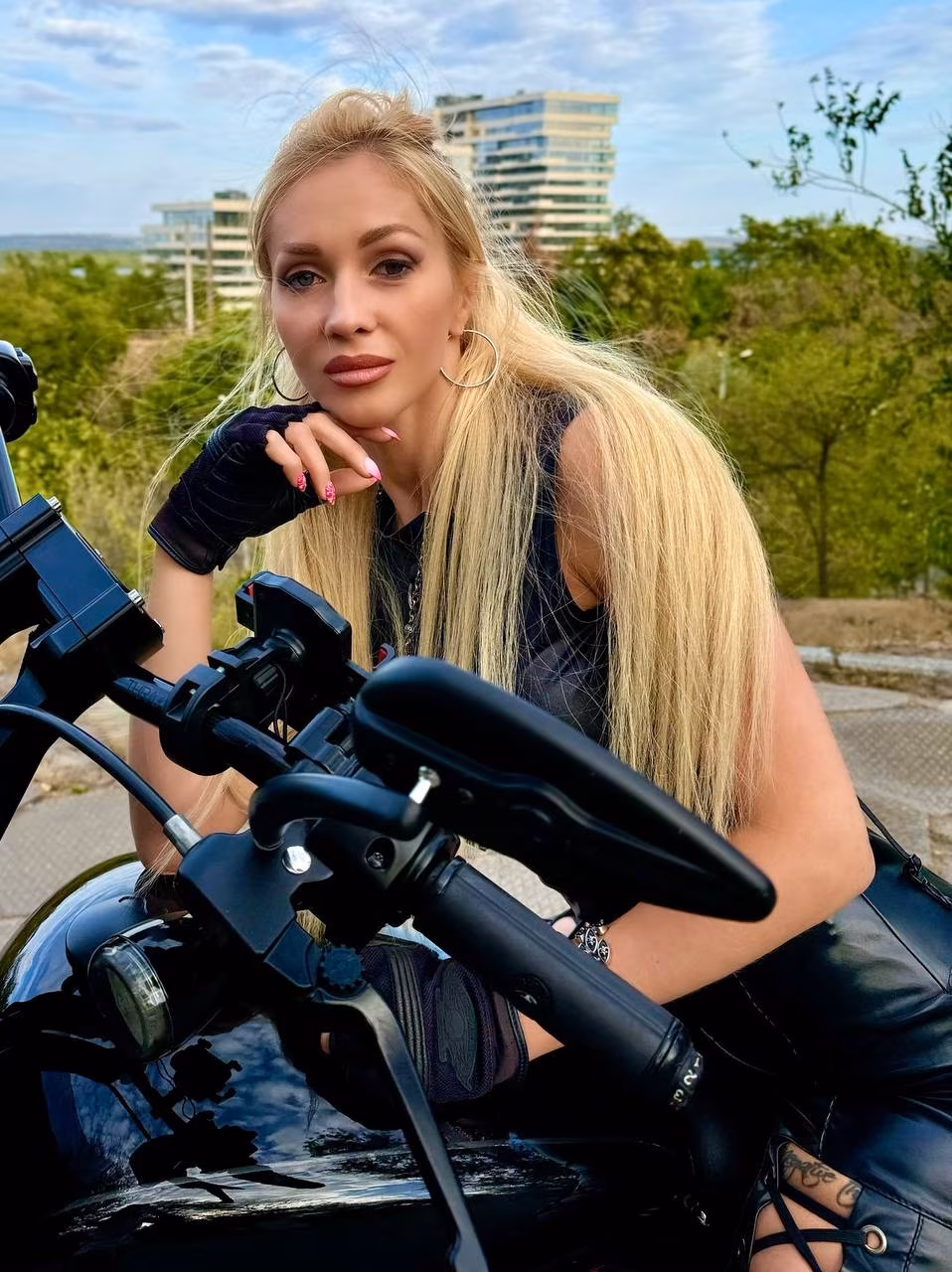 Viktoriia 39 Dniprodzerzhynsk Ukraine Looking for a man who inspires his bride