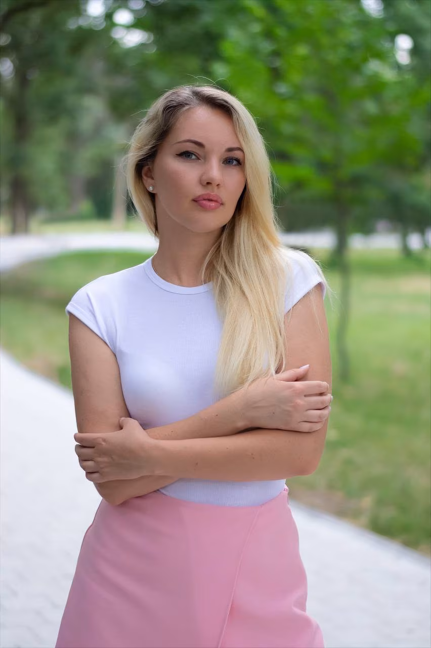 Olga 42 Bucharest Romania Looking for a man who sees his bride as equal