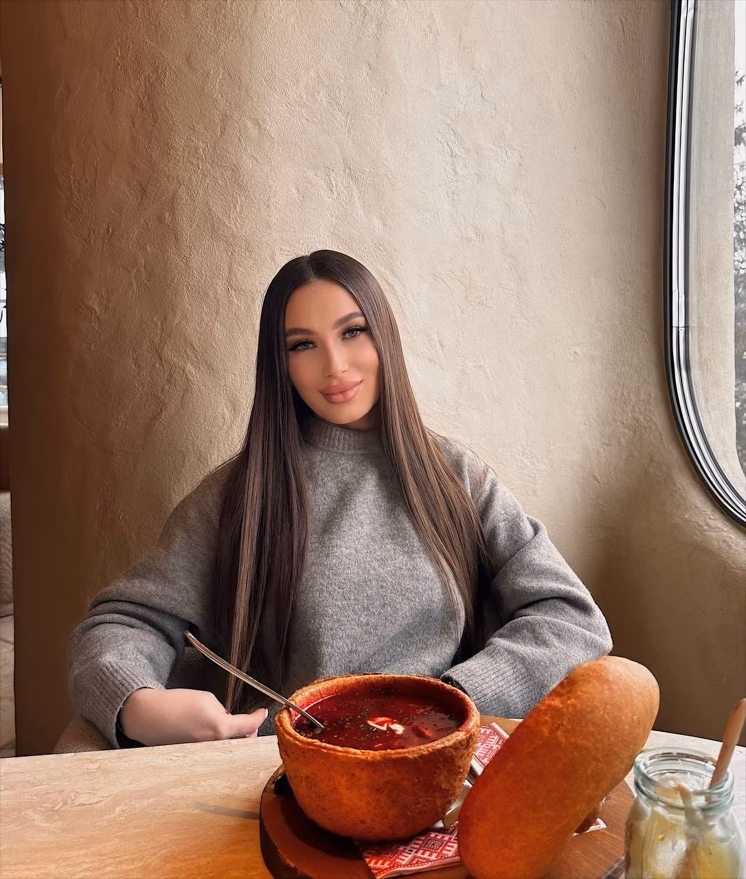 Diana 21 Kyiv Ukraine Looking for a man who never gives up on his bride