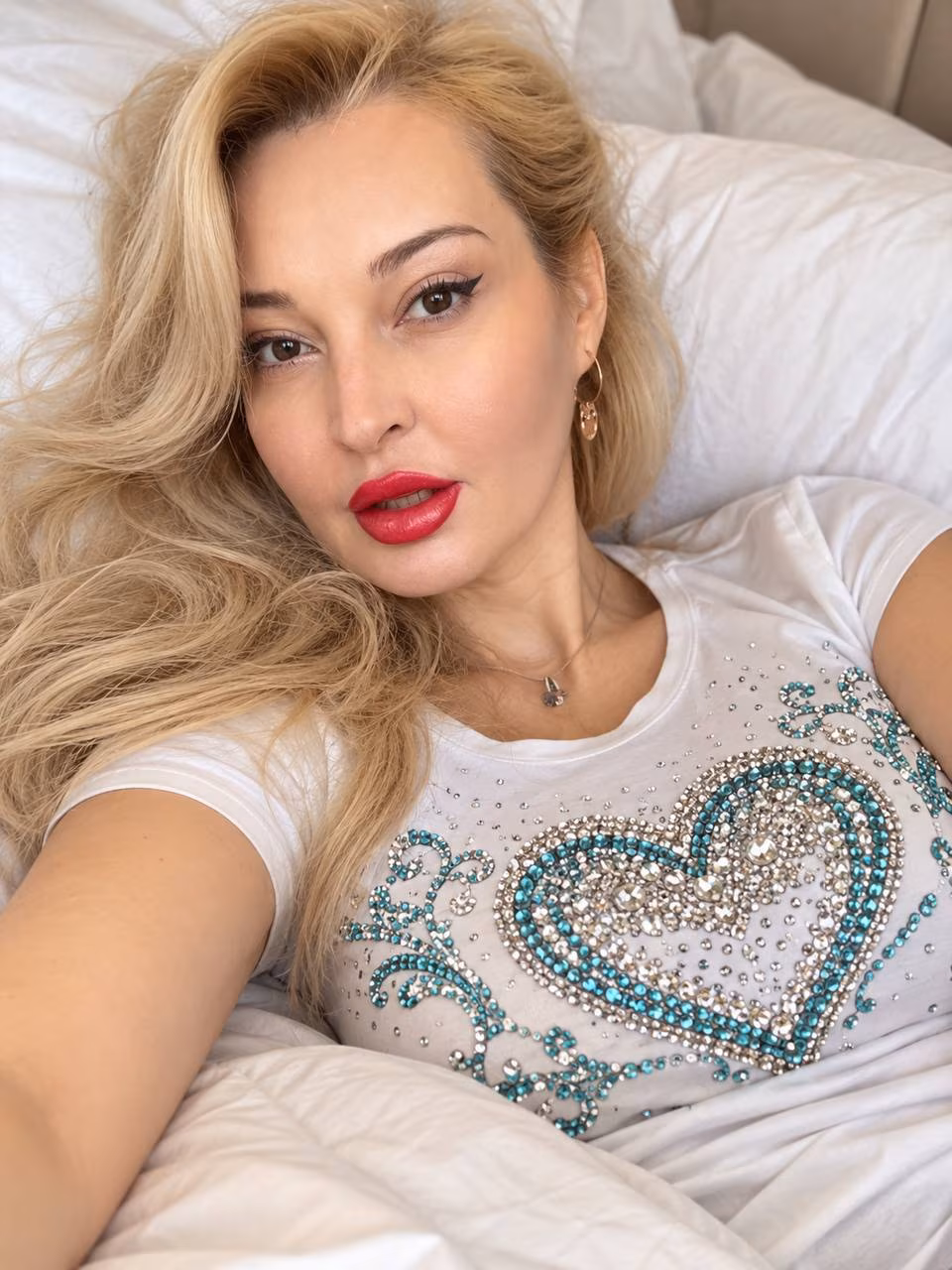 Olena 42 Kyiv Ukraine Looking for a sincere man to be his bride