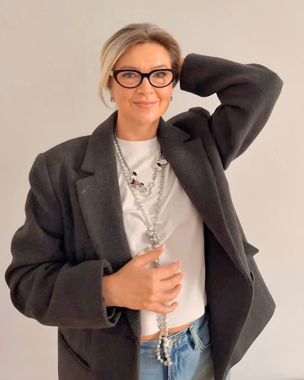 Yulia 51 Grenoble France Seeking a man who communicates with his bride