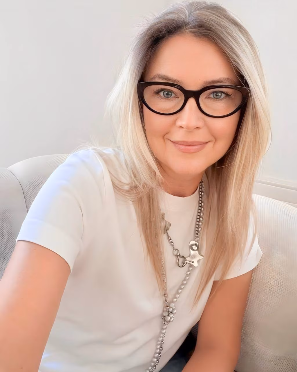 Yulia 51 Grenoble France Seeking a man who communicates with his bride