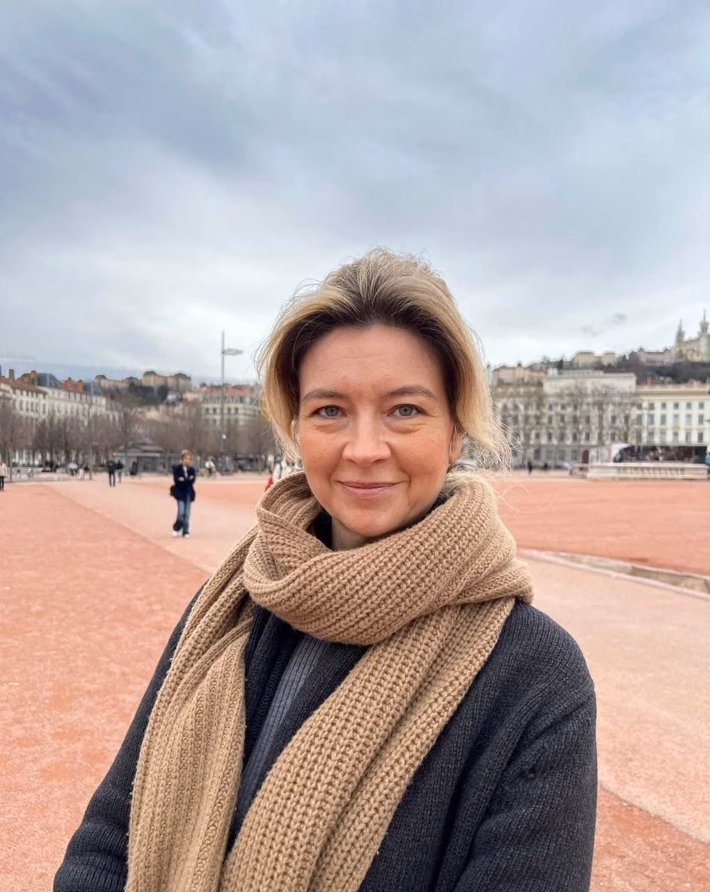 Yulia 51 Grenoble France Seeking a man who communicates with his bride