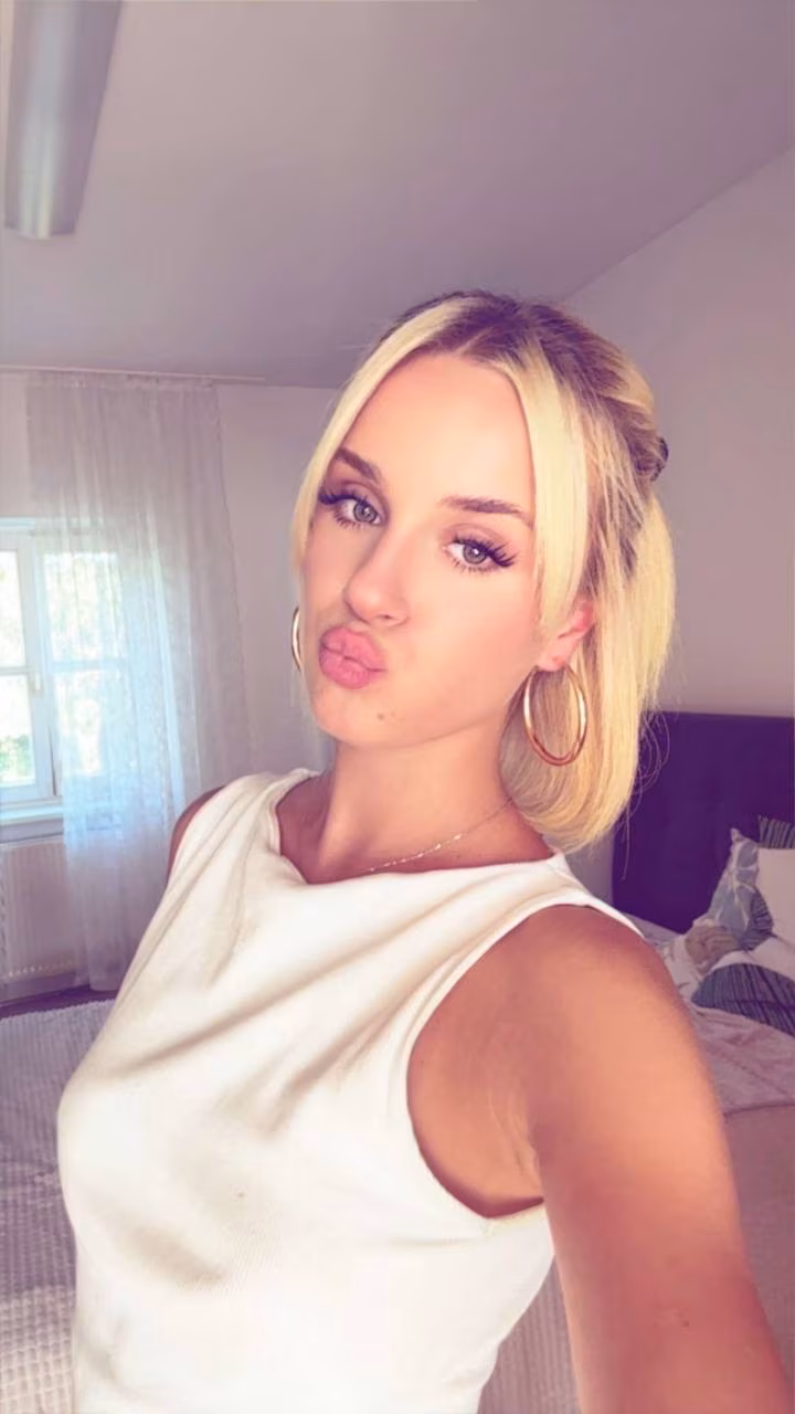 Daria 19 Kiev Ukraine Seeking a man who treats his bride like a queen
